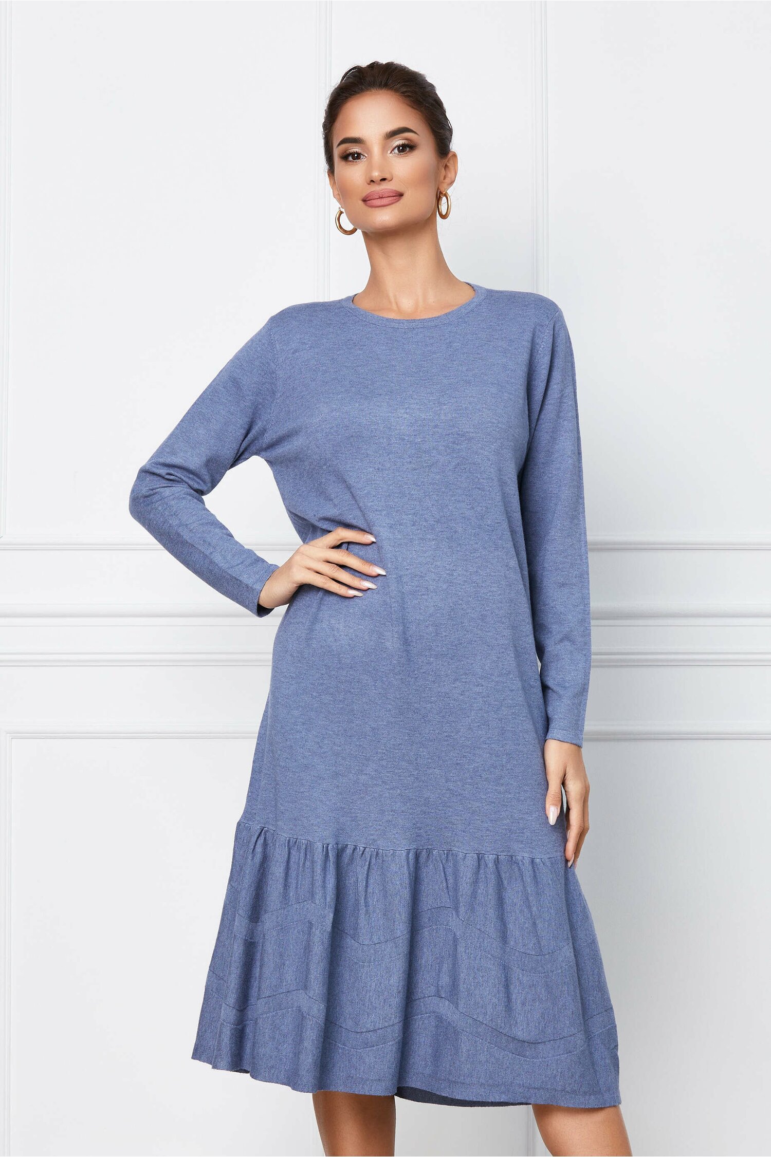 Rochie bleu din tricot cu volanas la baza - Rochii-Dama.ro