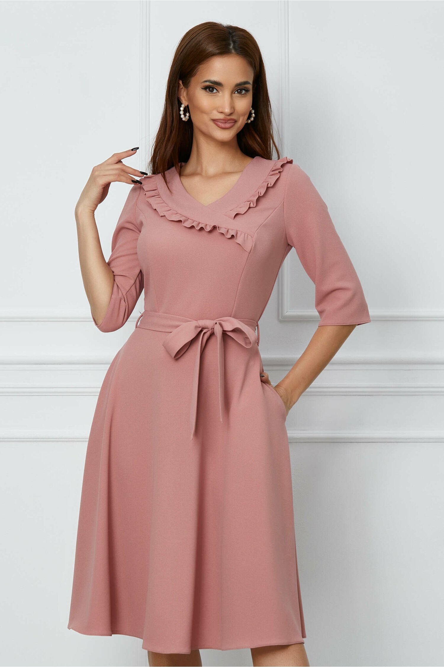 Rochie Samira roz cu volanas la bust