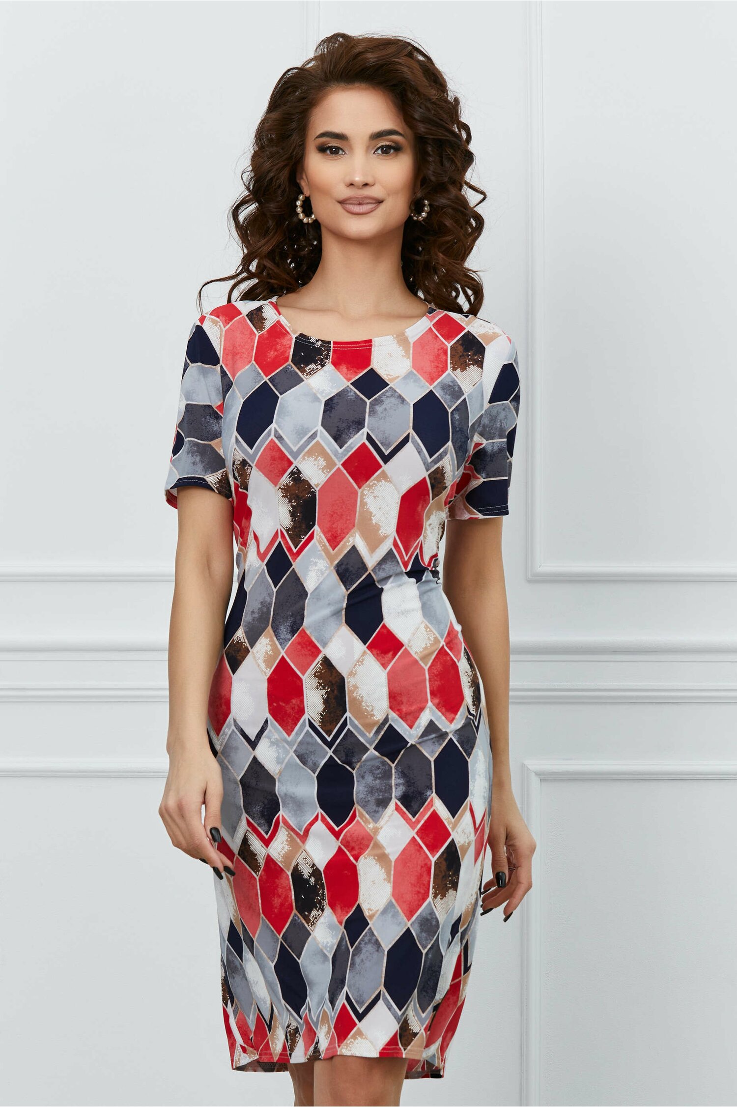 Rochie Sasha cu romburi in nuante de gri, rosu si bej