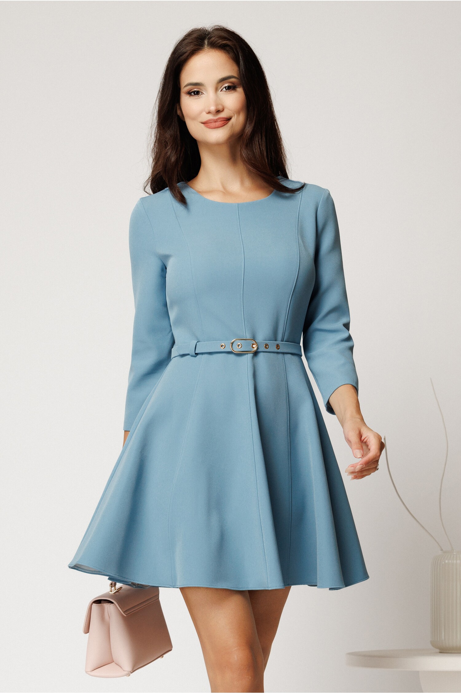 Rochie scurta bleu din neopren cu croi in clini si curea in talie