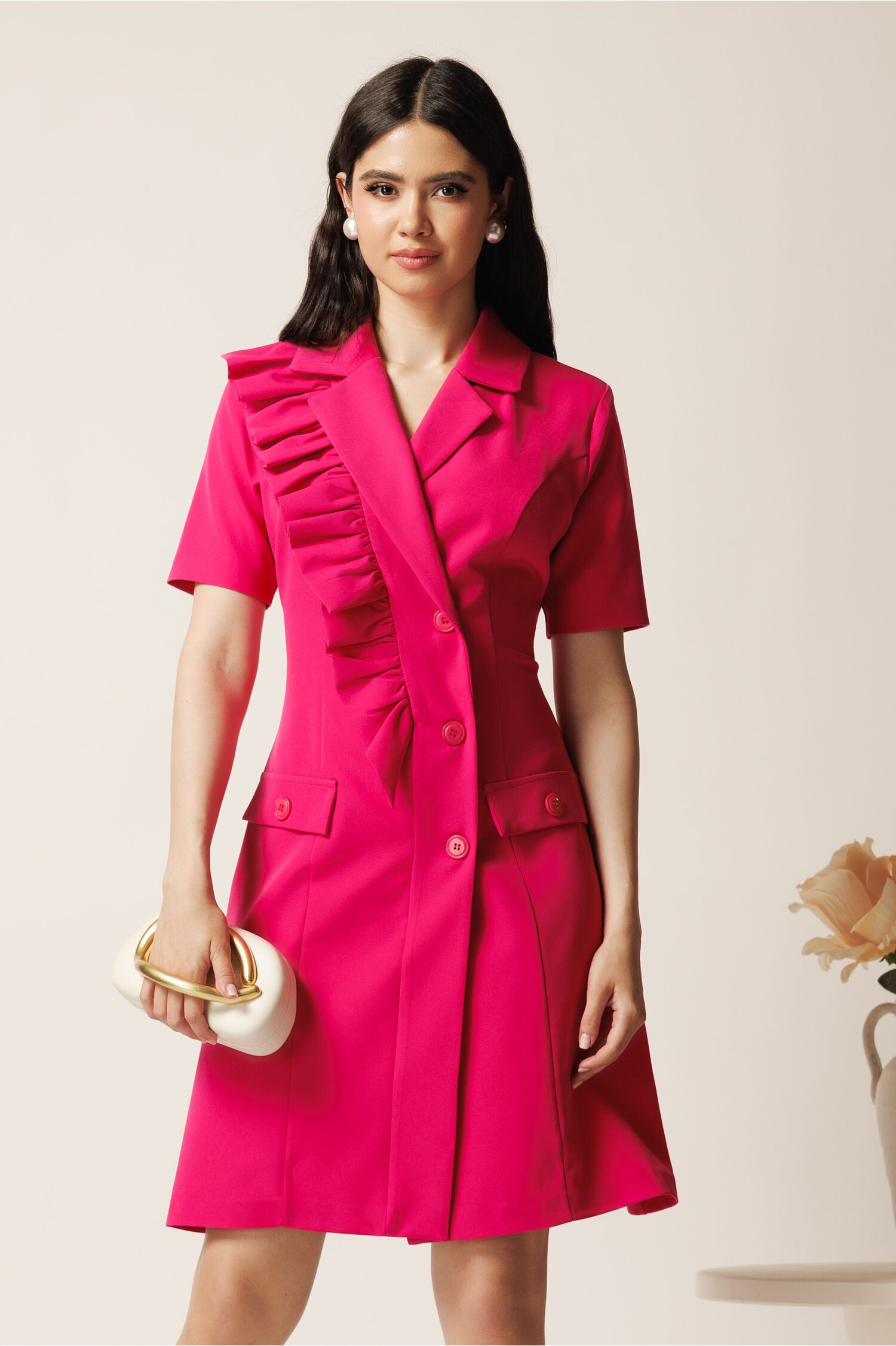 Rochie scurta fucsia din stofa tip sacou cu croi cambrat si volan pe bust