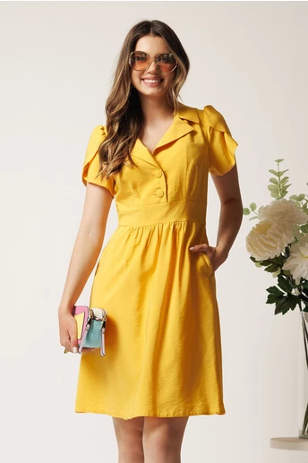 Rochie scurta galbena din tencel in clos cu nasturi la bust- Moze
