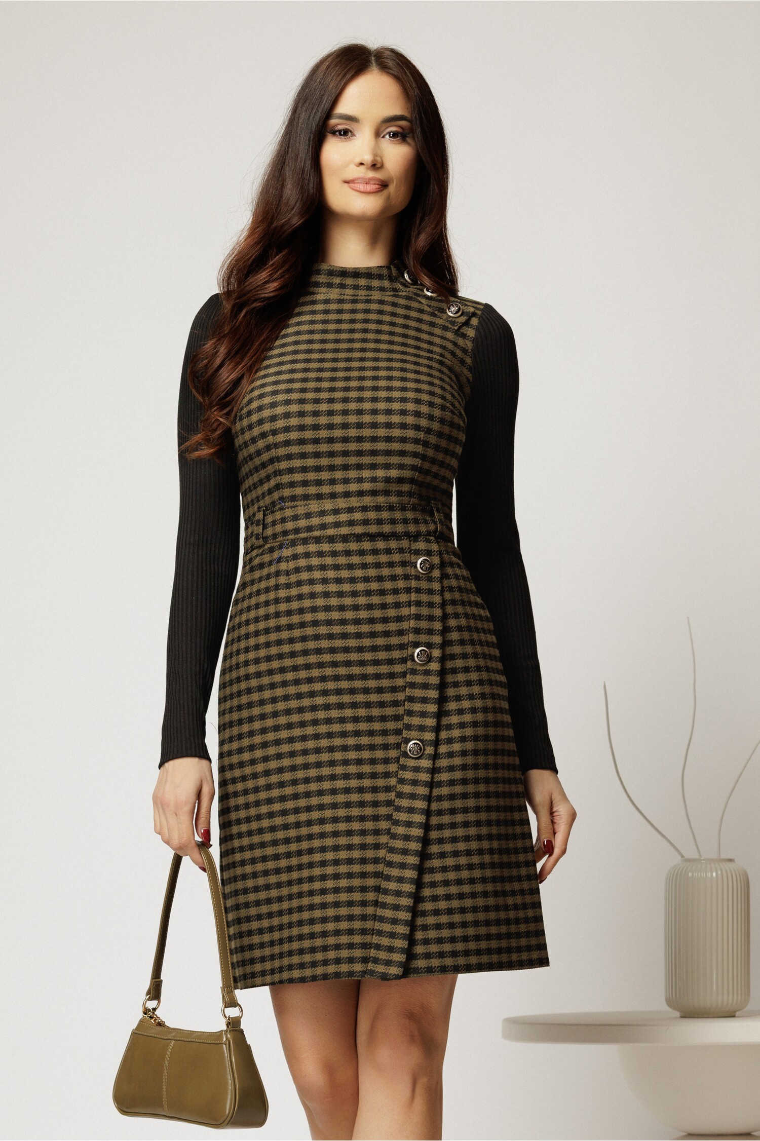 Rochie scurta in carouri kaki cu nasturi pe fusta