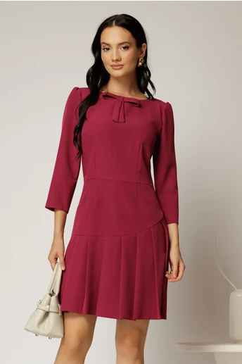 Rochie scurta magenta cu pliuri pe fusta si funda la bust