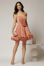 Rochie scurta roz coniac din voal in clos cu volanase si floare maxi pe talie, 3, dyfashion.ro