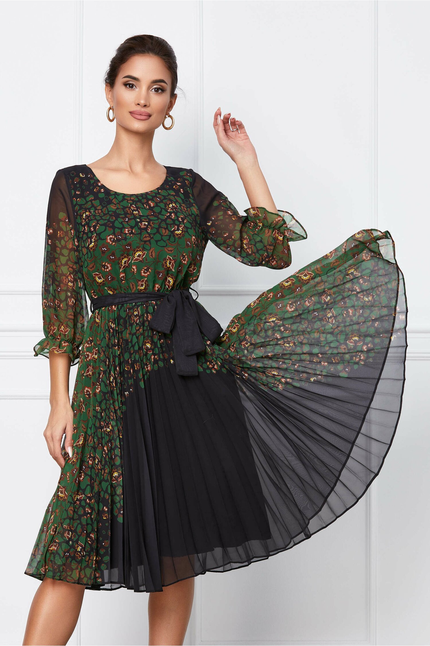 Rochie de ocazie neagra cu imprimeu verde si fusta plisata