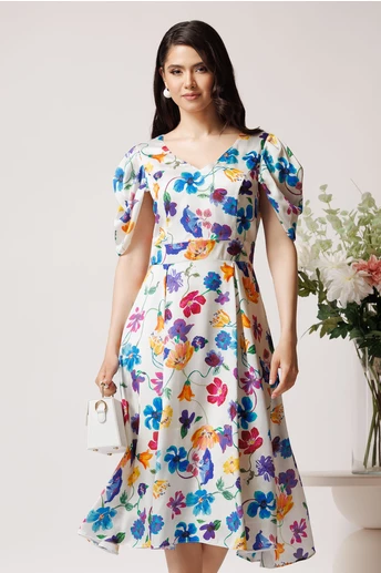 Rochie vaporoasa din satin alba cu flori colorate