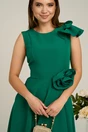 Rochie verde cu floare in talie si volanas pe un umar