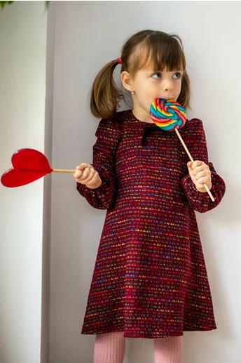 Rochita pentru fetite Dy Fashion din tricot bordo cu picatele colorate