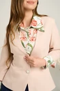 Sacou elegant din crep bej cu nasture perlat