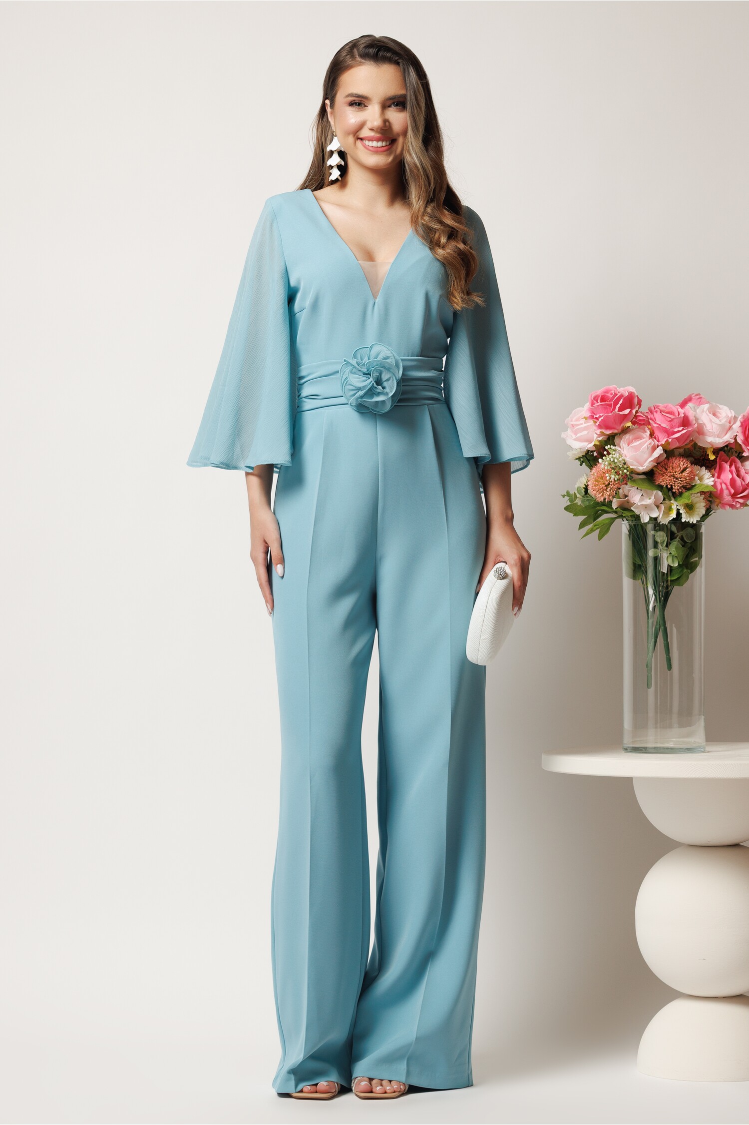 Salopeta DY Fashion turcoaz cu pantaloni evazati si floare in talie