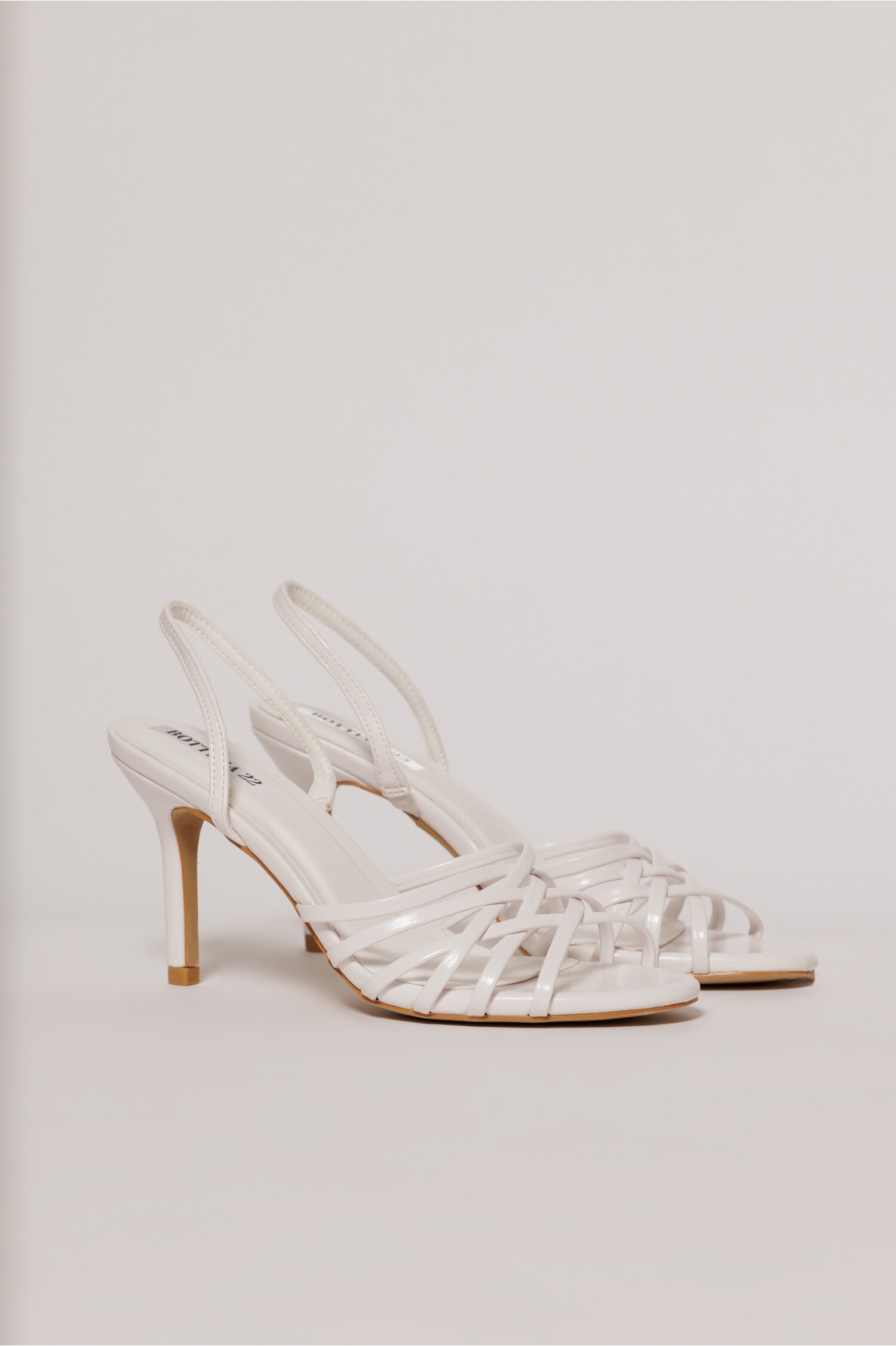 Sandale albe cu barete impletite