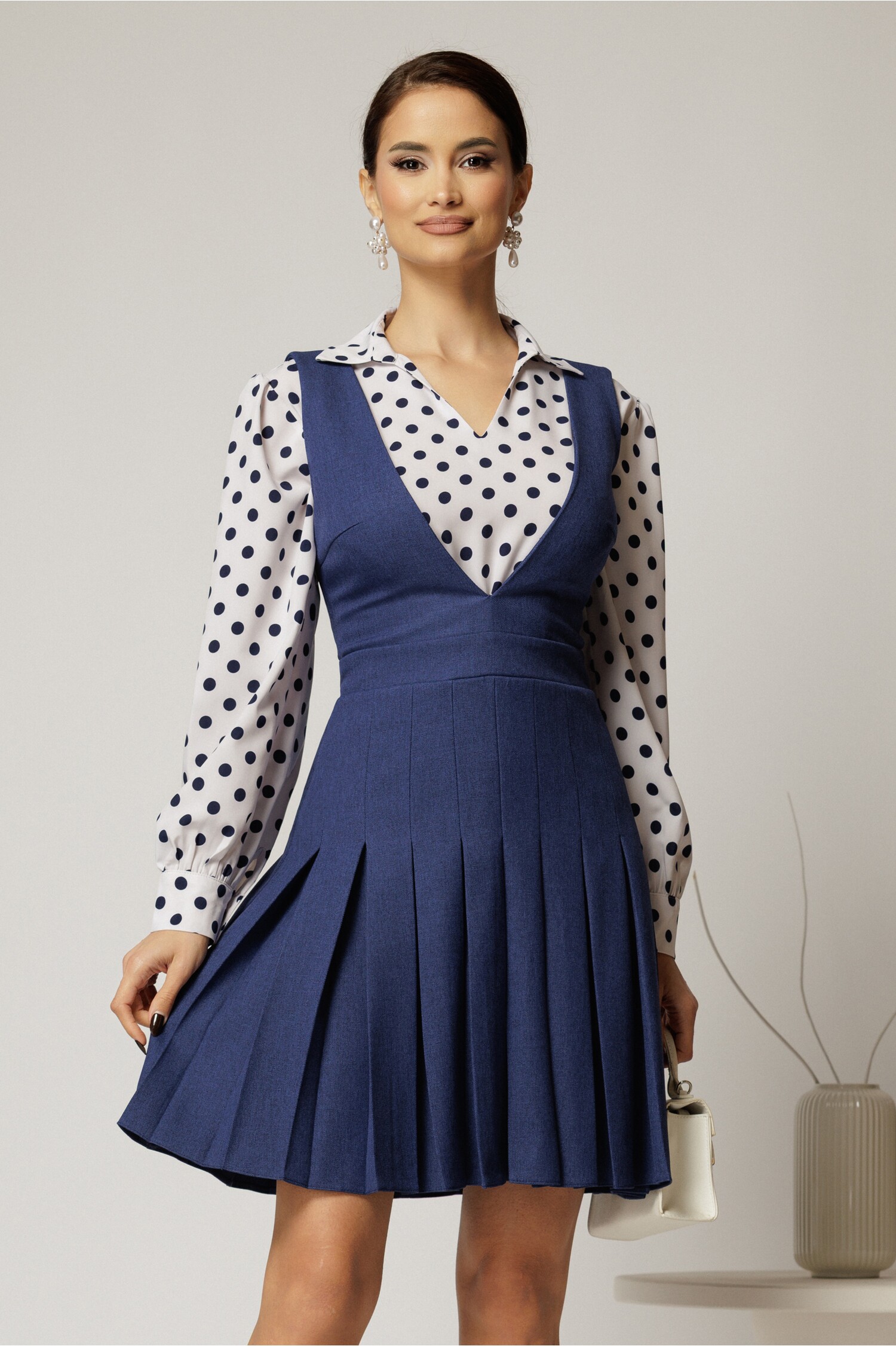 Sarafan DY Fashion albastru din stofa cu pliuri si decolteu adanc