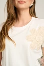 Tricou casual alb din bumbac cu floare brodata bej