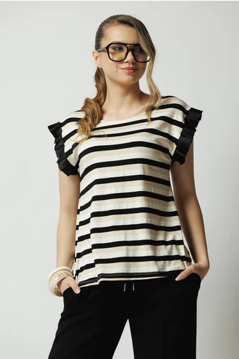 Tricou casual din viscoza negru cu dungi bej si volanase la maneci