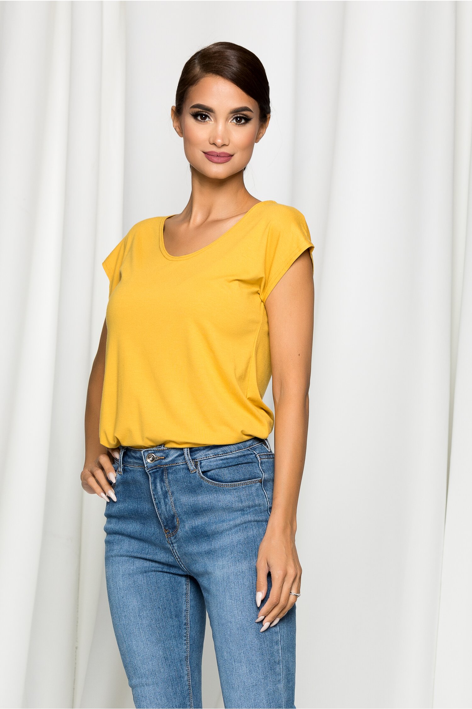 Tricou melina galben cu maneci scurte si decolteu rotund