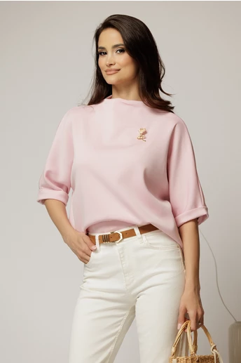 Tricou roz cu brosa si croi lejer cu adaos de viscoza