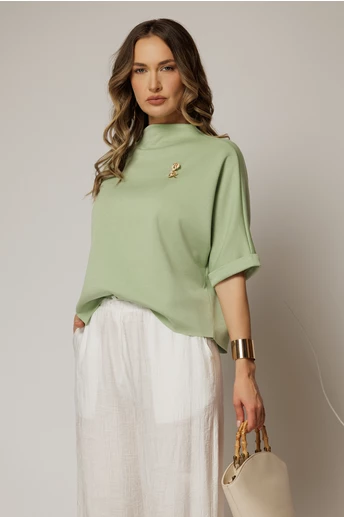 Tricou verde fistic cu brosa si croi lejer cu adaos de viscoza
