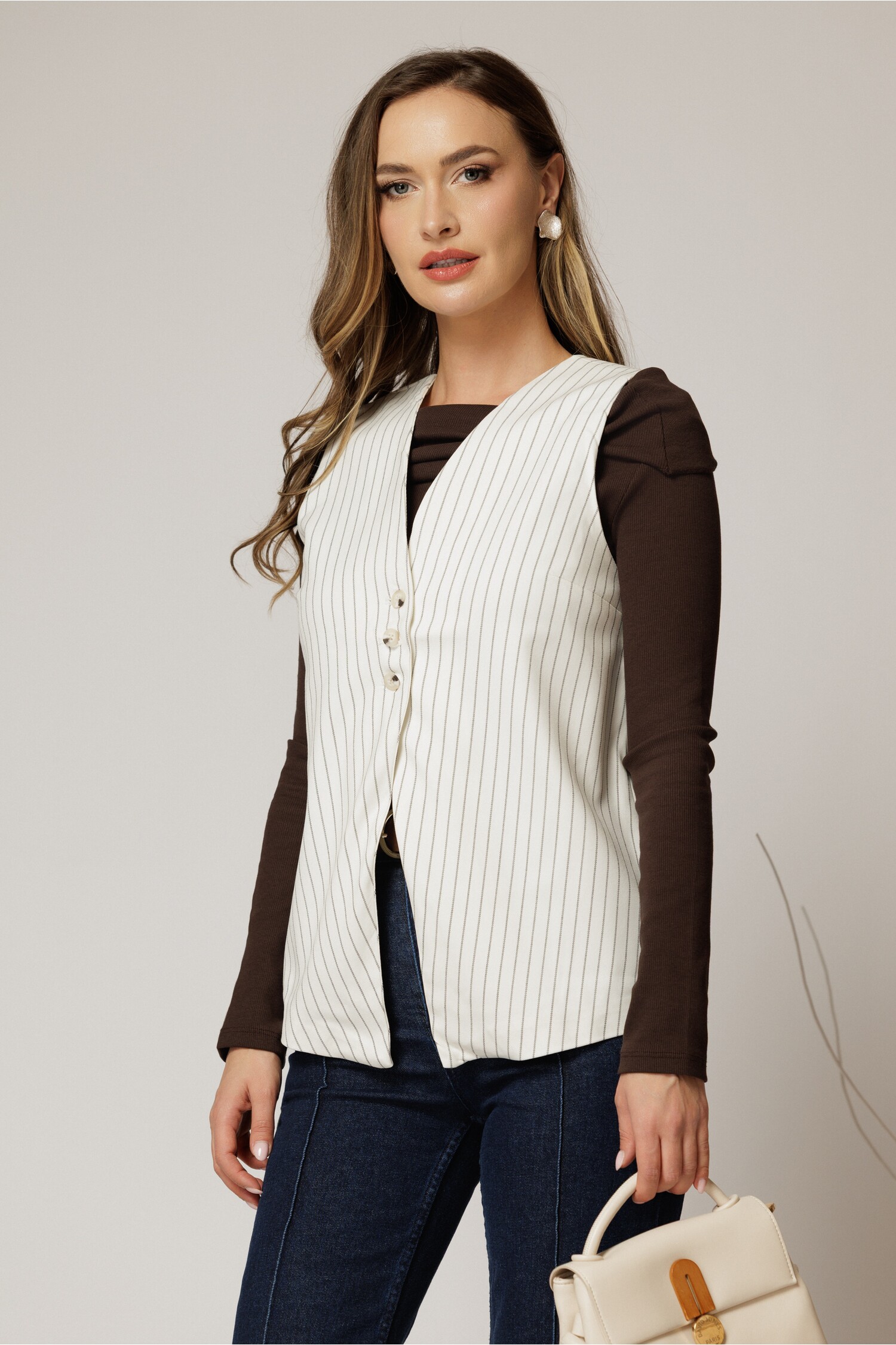 Vesta casual alba cu dungi cu adaos de viscoza