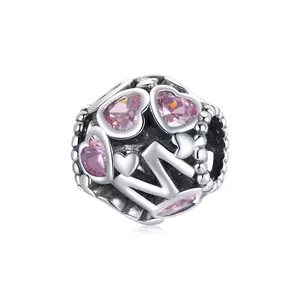 Сребърен талисман с буквата М и сърца