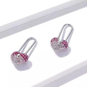 Ezüst fényes szív biztonsági tűs fülbevaló