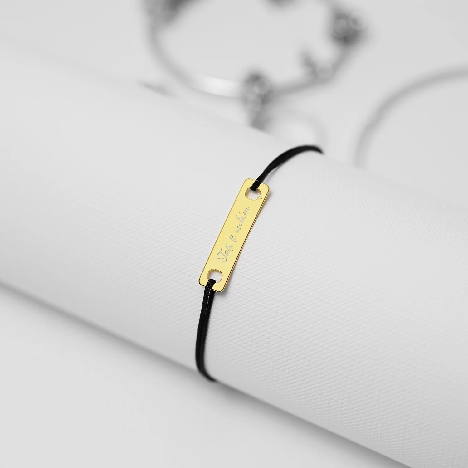 Bratara cu snur Placuta Golden din argint 25 mm personalizata cu text si simbol