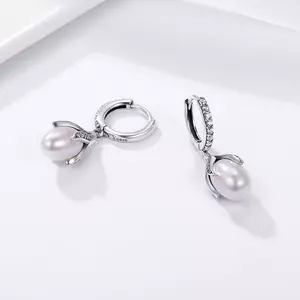 Cercei din argint Dropping Pearls Hoops