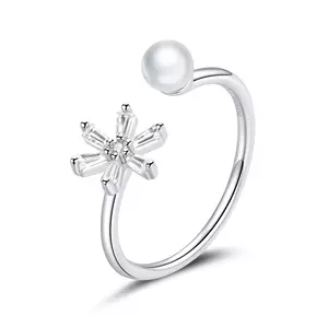 Inel reglabil din argint Sparkling Flower & Pearl