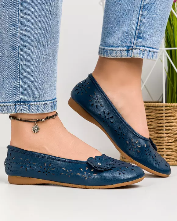 Balerini Bleumarin Piele Naturala Cu Model Perforat Si Floare Aplicata VK2014-20