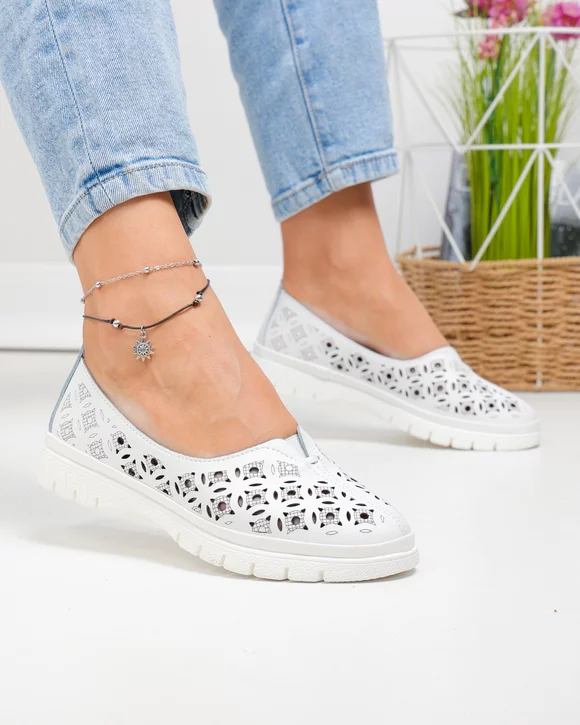 Balerini dama piele naturala albi cu model perforat si inchidere slip-on JY3960