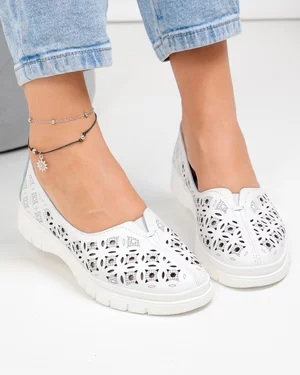 Balerini dama piele naturala albi cu model perforat si inchidere slip-on JY3960