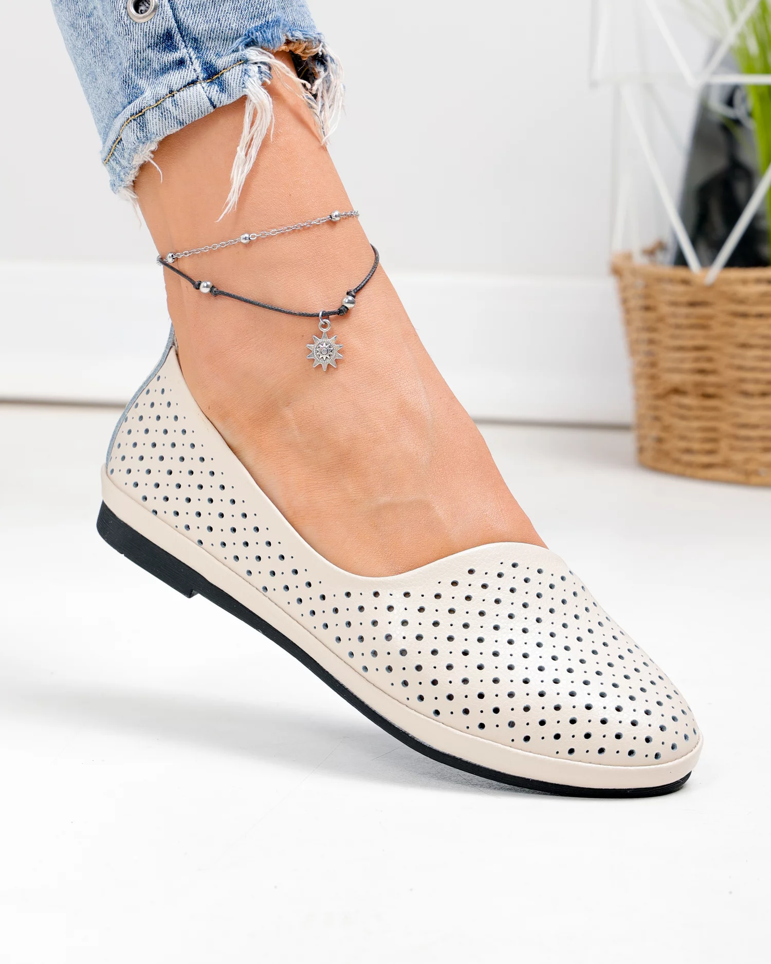 balerini-dama-piele-naturala-bej-perforati-cu-talpa-flexibila-jy3763-100942-2.webp