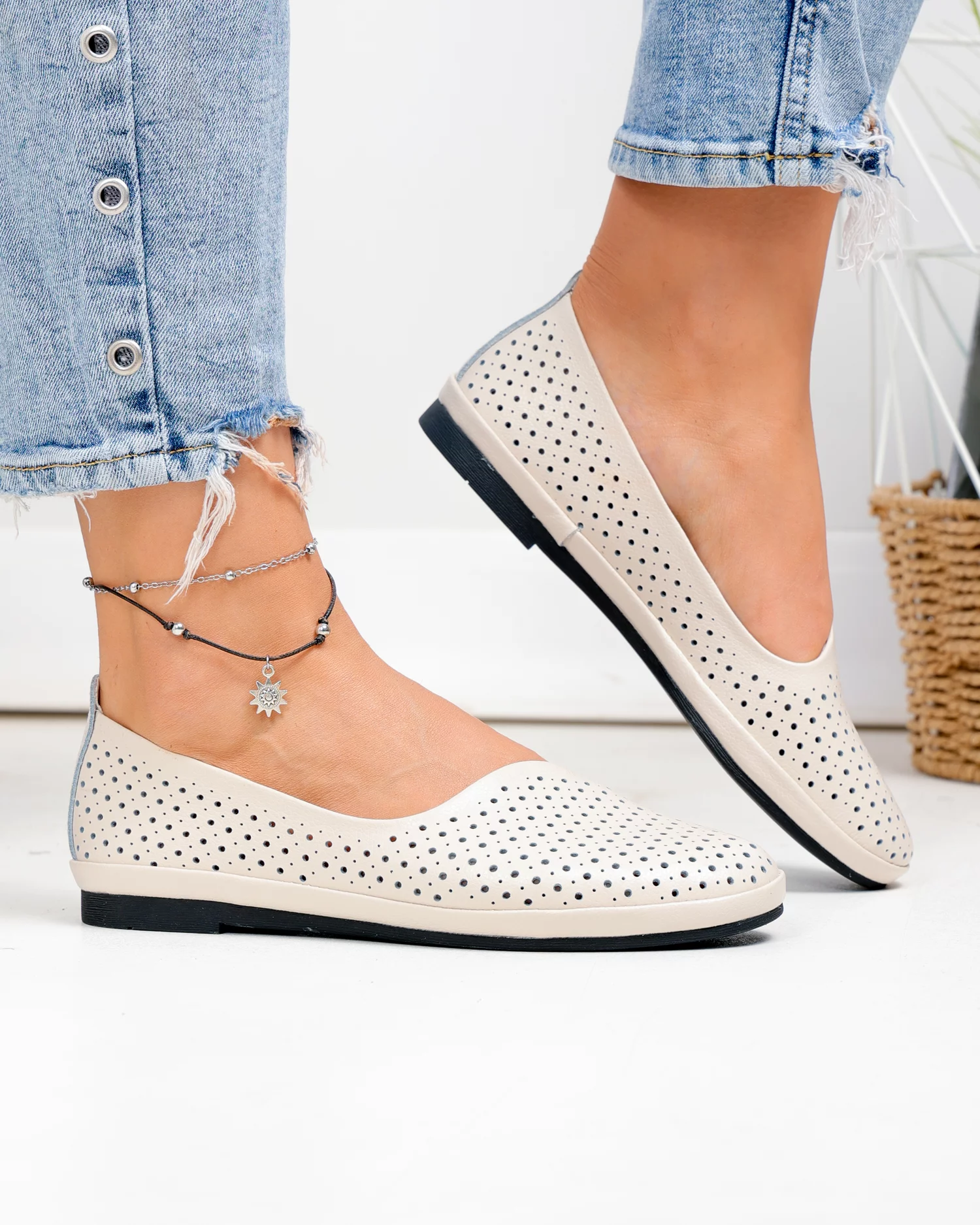 balerini-dama-piele-naturala-bej-perforati-cu-talpa-flexibila-jy3763-100951-2.webp