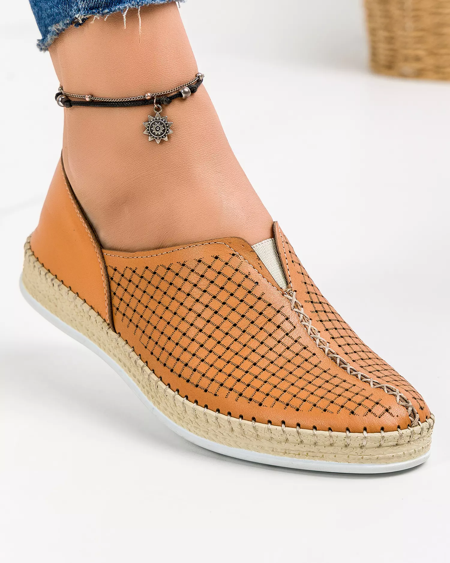 balerini-dama-piele-naturala-camel-cu-model-perforat-si-talpa-flexibila-cusuta-mm-132-3-50908-2.webp