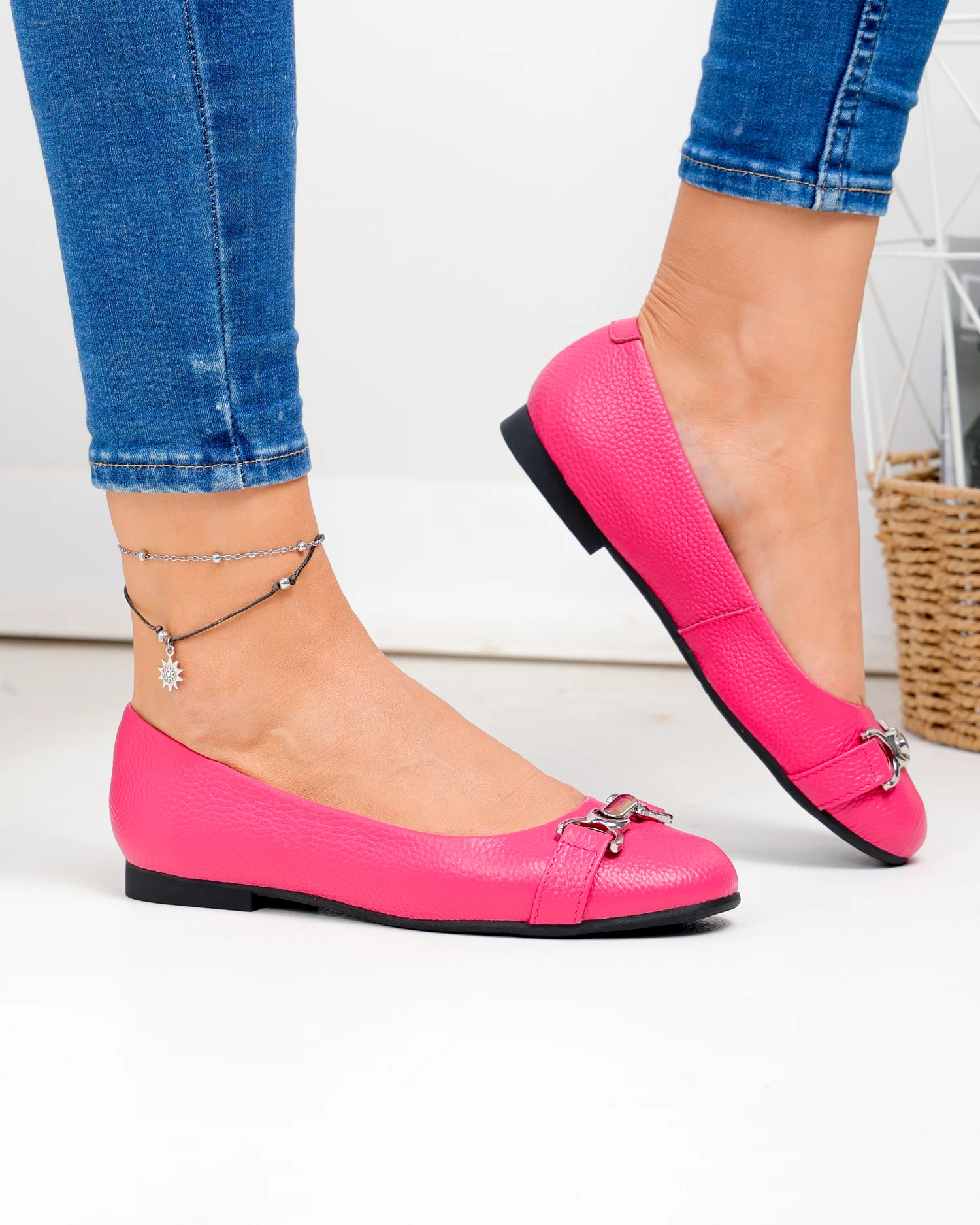 balerini-dama-piele-naturala-fucsia-cu-element-decorativ-si-talpa-flexibila-wiz0526-102265-2.webp