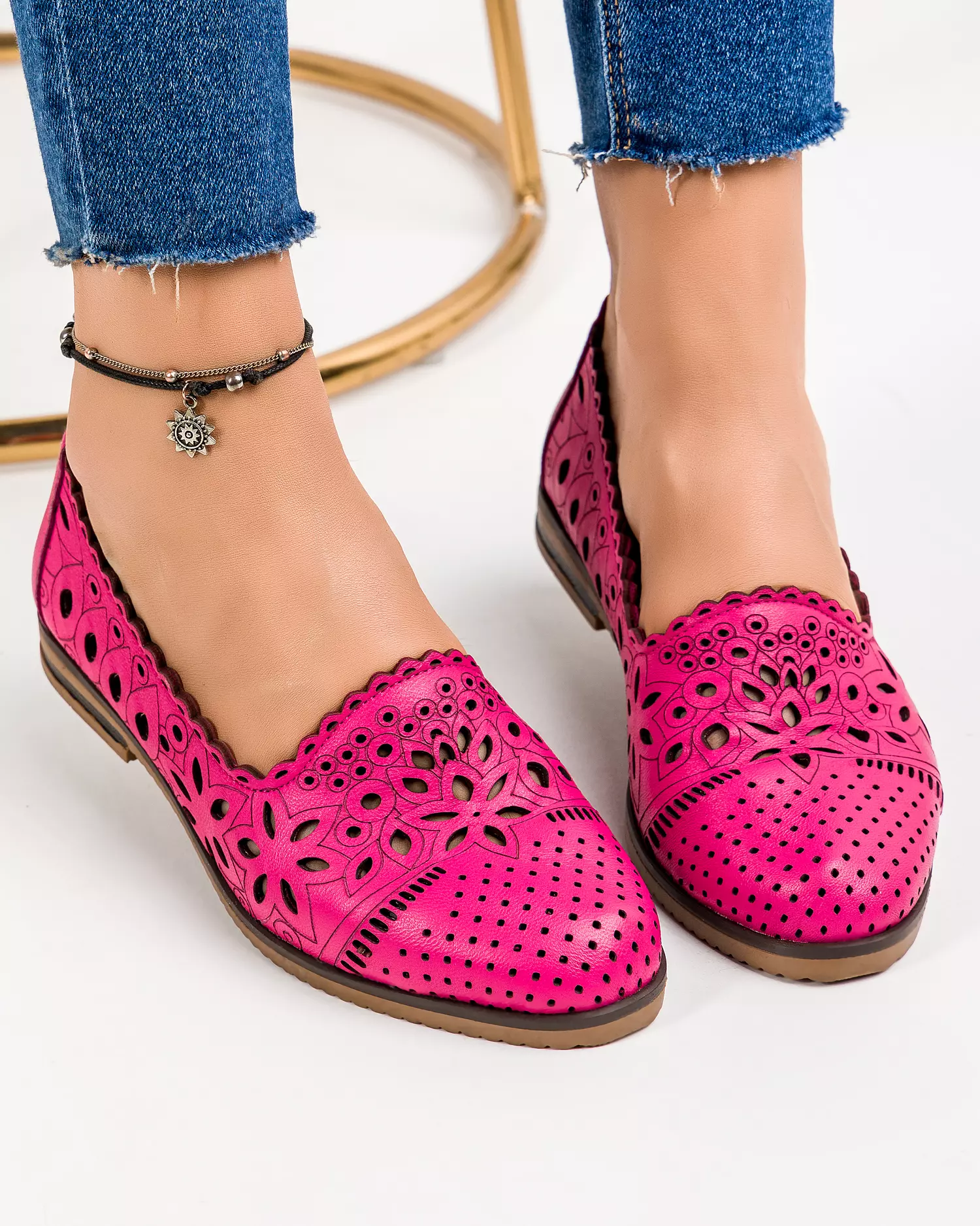 balerini-dama-piele-naturala-fucsia-cu-model-perforat-floral-si-talpa-joasa-ak2030-50659-2.webp