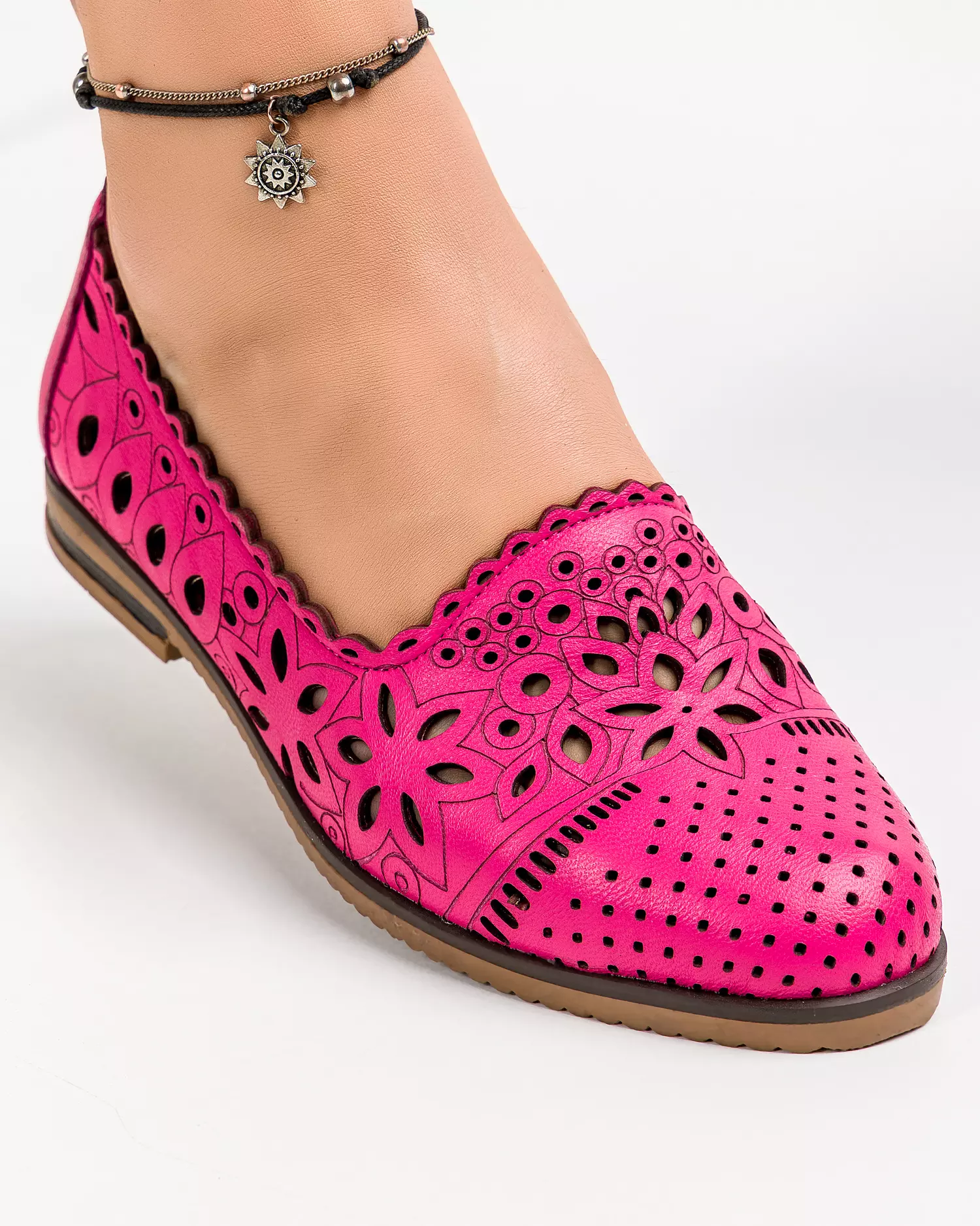 balerini-dama-piele-naturala-fucsia-cu-model-perforat-floral-si-talpa-joasa-ak2030-50668-2.webp