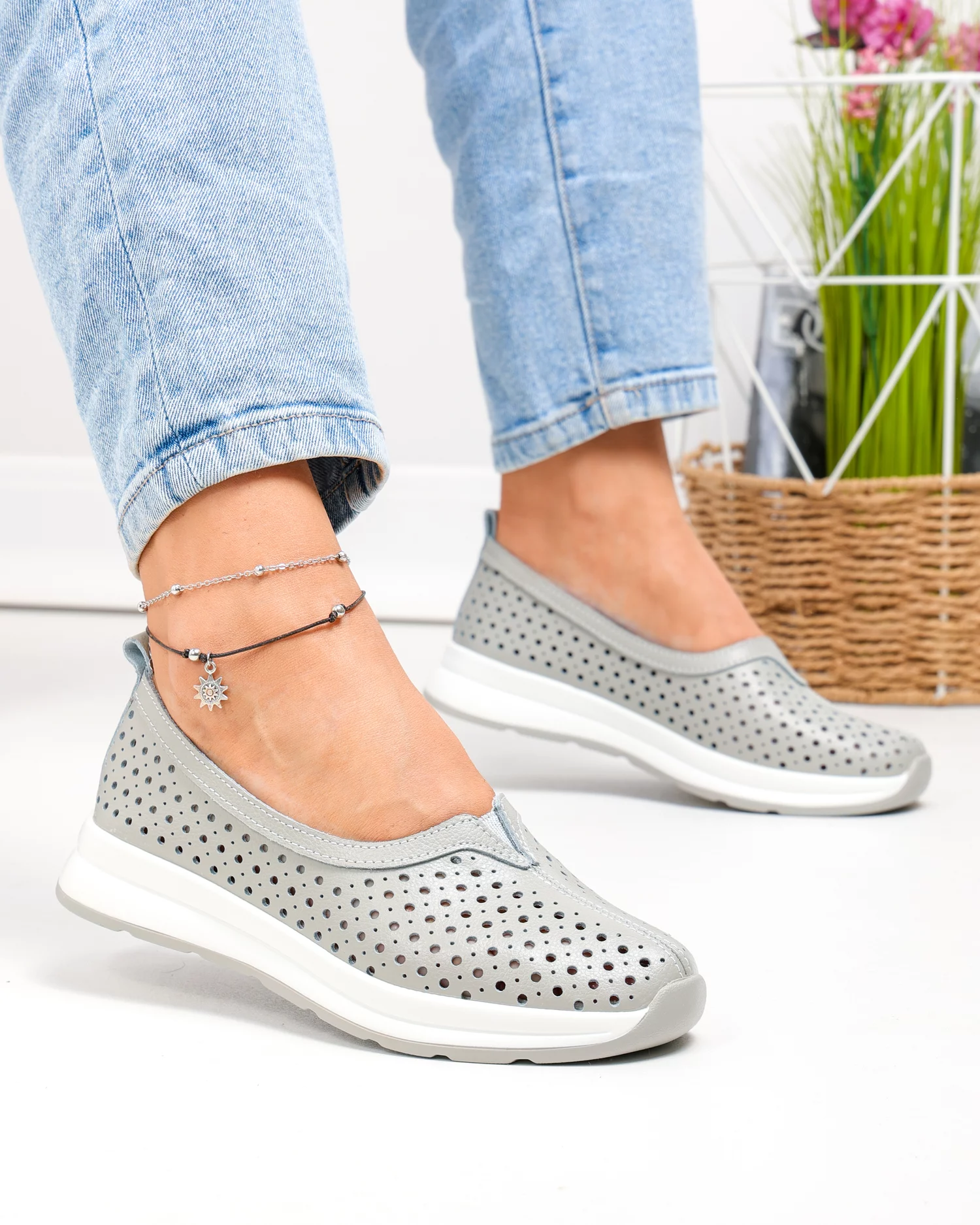 balerini-dama-piele-naturala-gri-perforati-cu-talpa-flexibila-t-9003-92014-2.webp