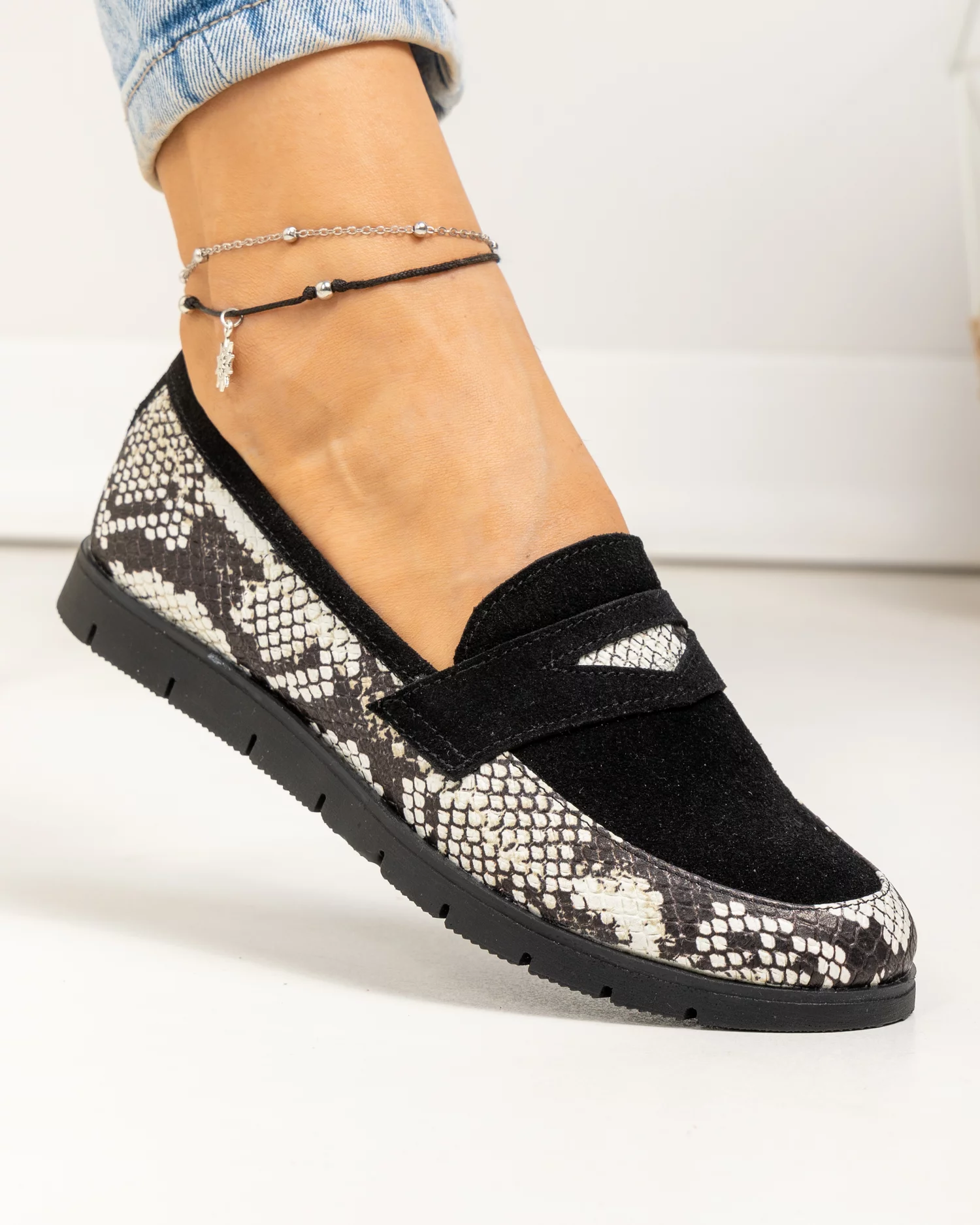 balerini-dama-piele-naturala-intoarsa-negru-si-piele-naturala-tip-sarpe-alb-cu-negru-pol282-85420-2.webp