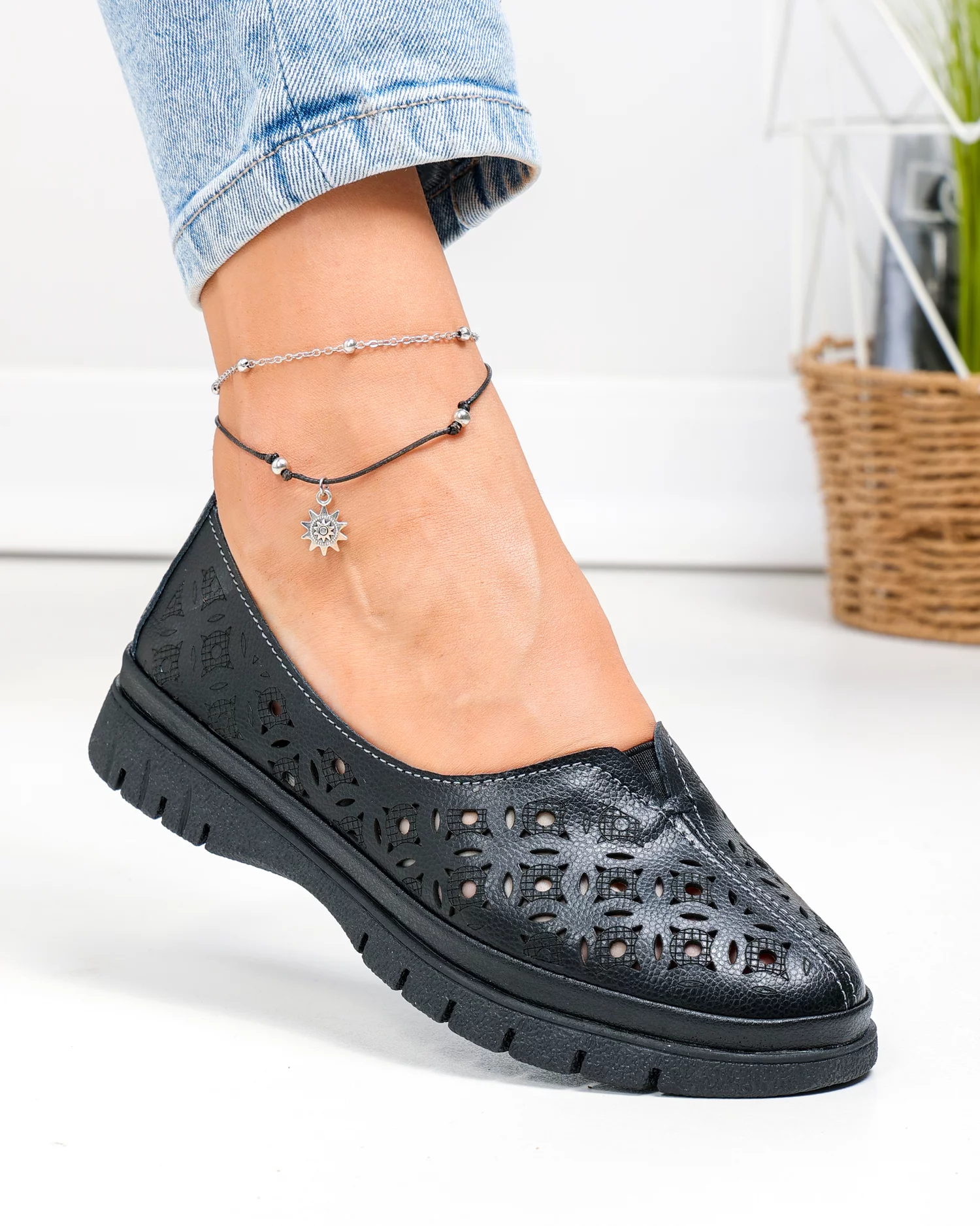 balerini-dama-piele-naturala-negri-cu-model-perforat-jy3960-91678-2.webp