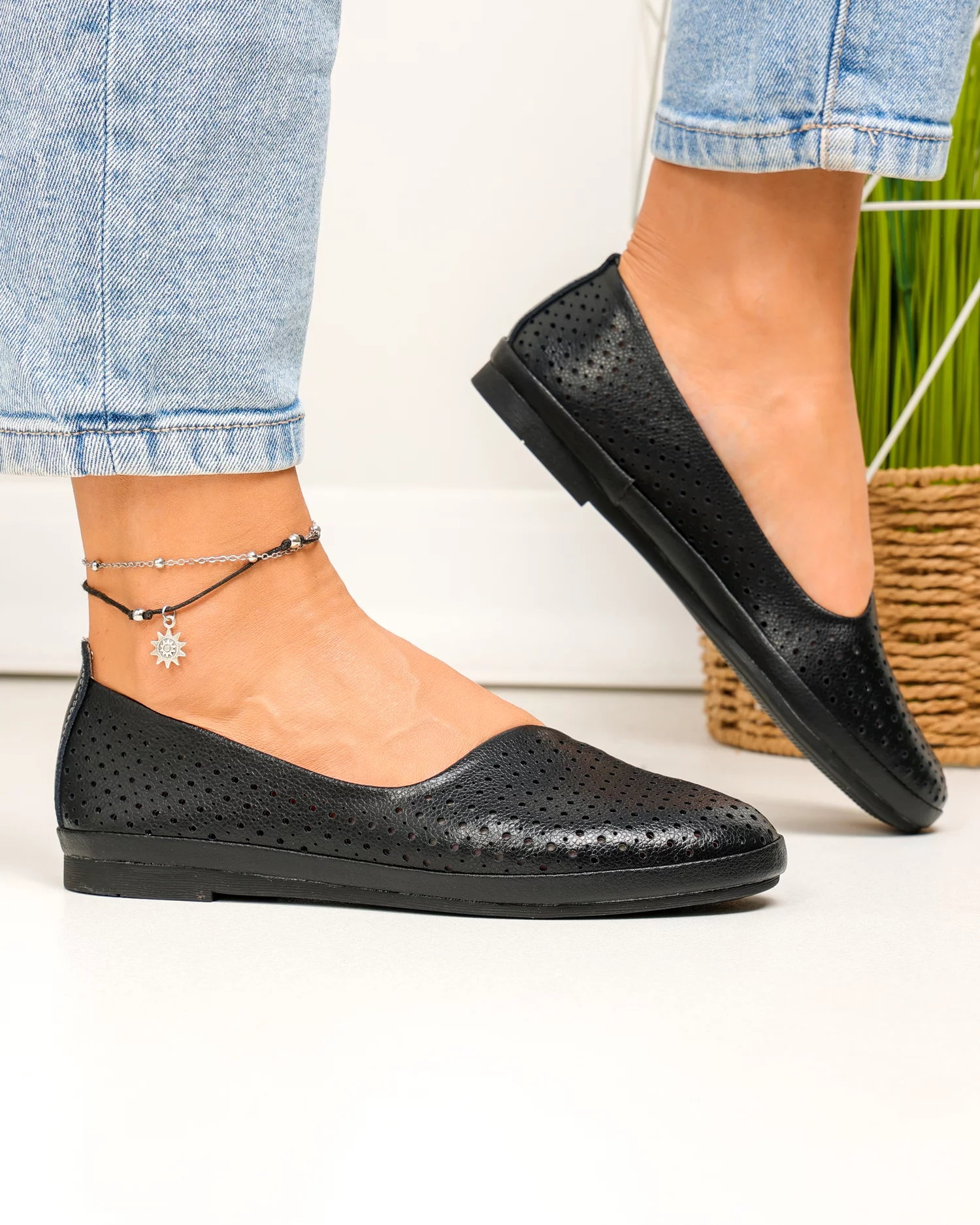 balerini-dama-piele-naturala-negri-perforati-cu-talpa-flexibila-jy3763-87226-2.webp