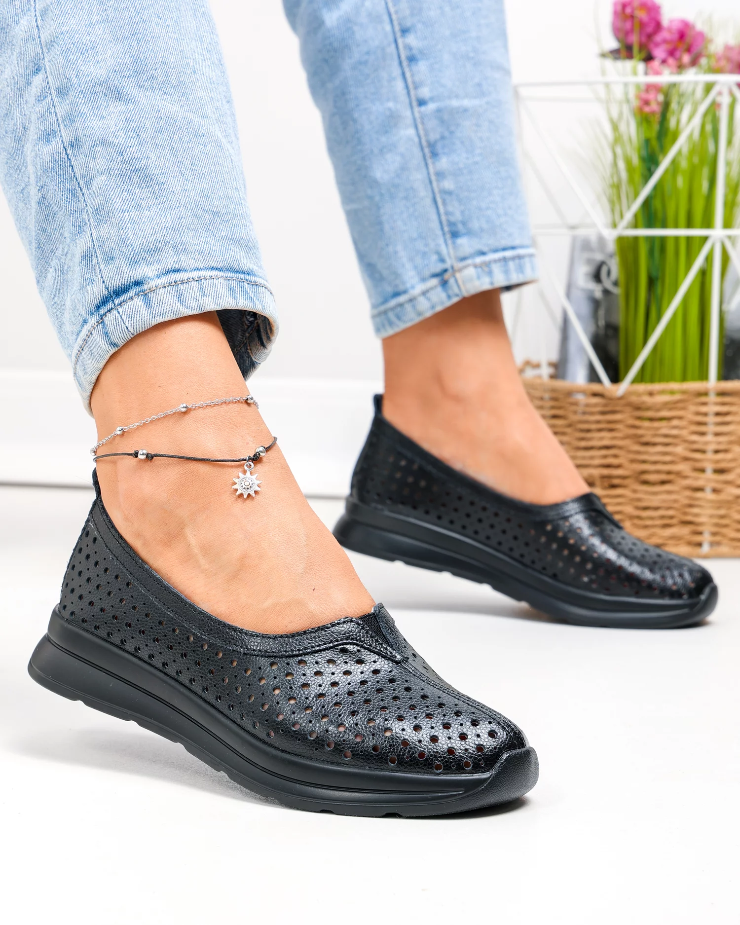 balerini-dama-piele-naturala-negri-perforati-cu-talpa-flexibila-t-9003-92077-2.webp