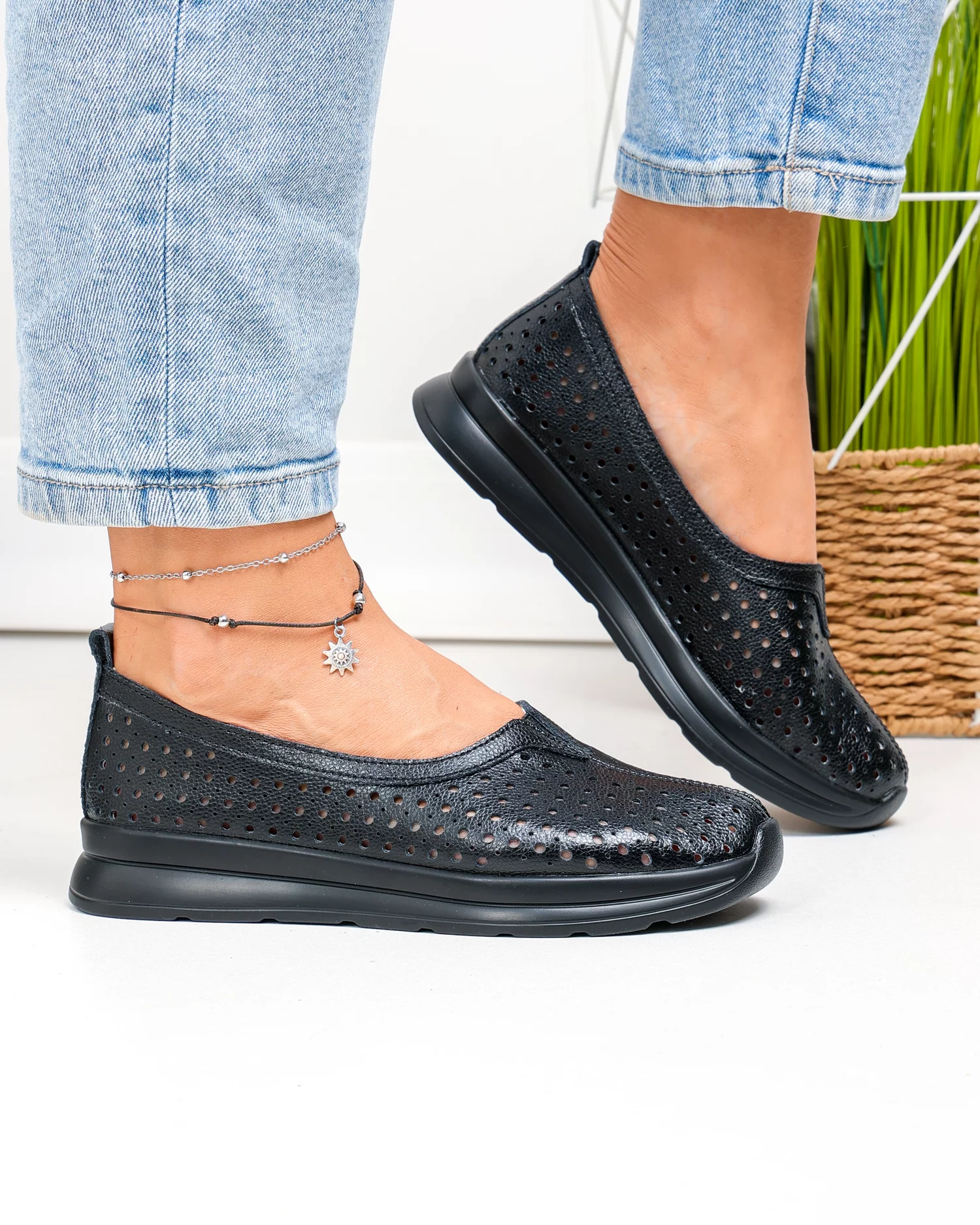 balerini-dama-piele-naturala-negri-perforati-cu-talpa-flexibila-t-9003-92092-2.webp