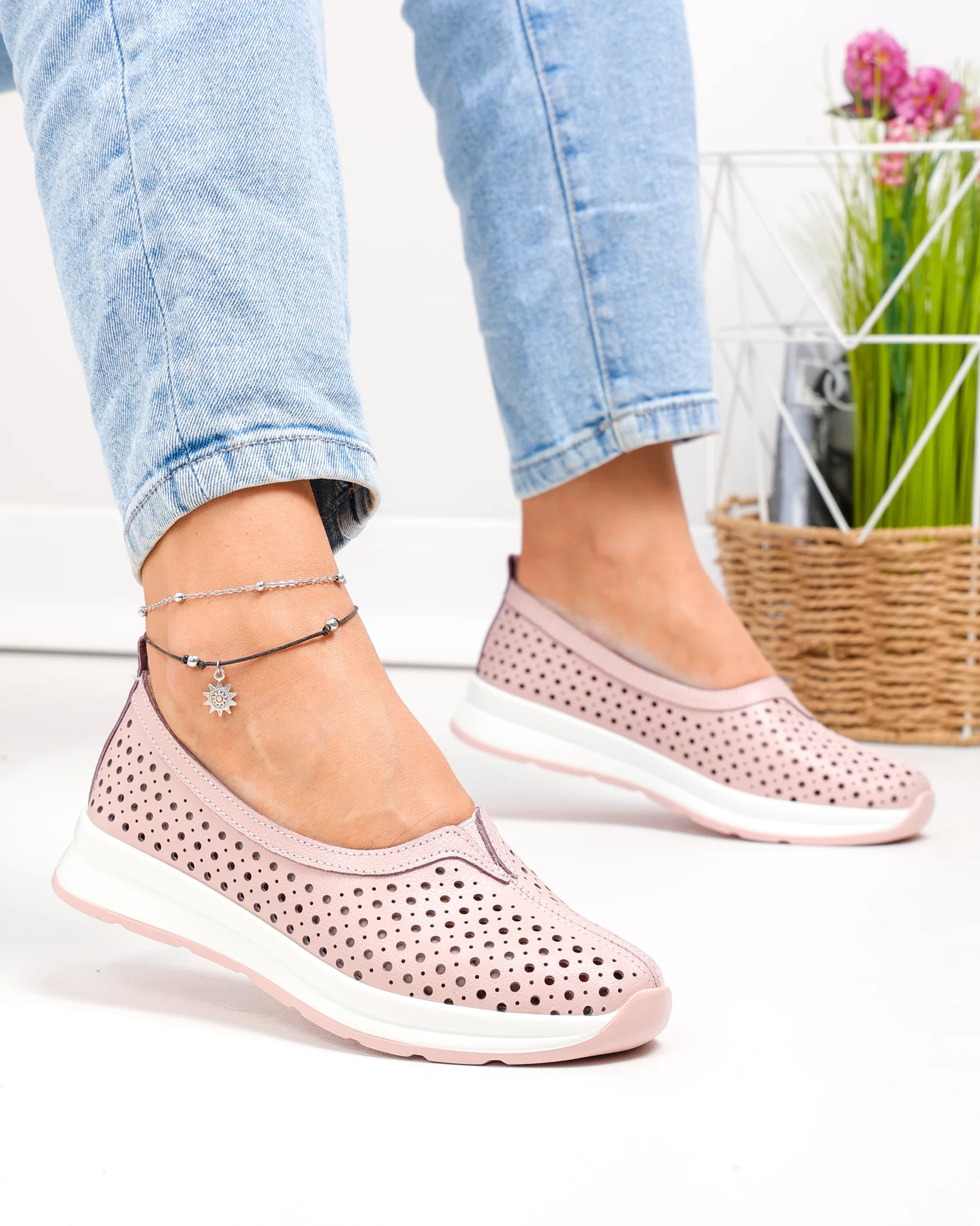 balerini-dama-piele-naturala-roz-perforati-cu-talpa-flexibila-t-9003-92056-2.webp