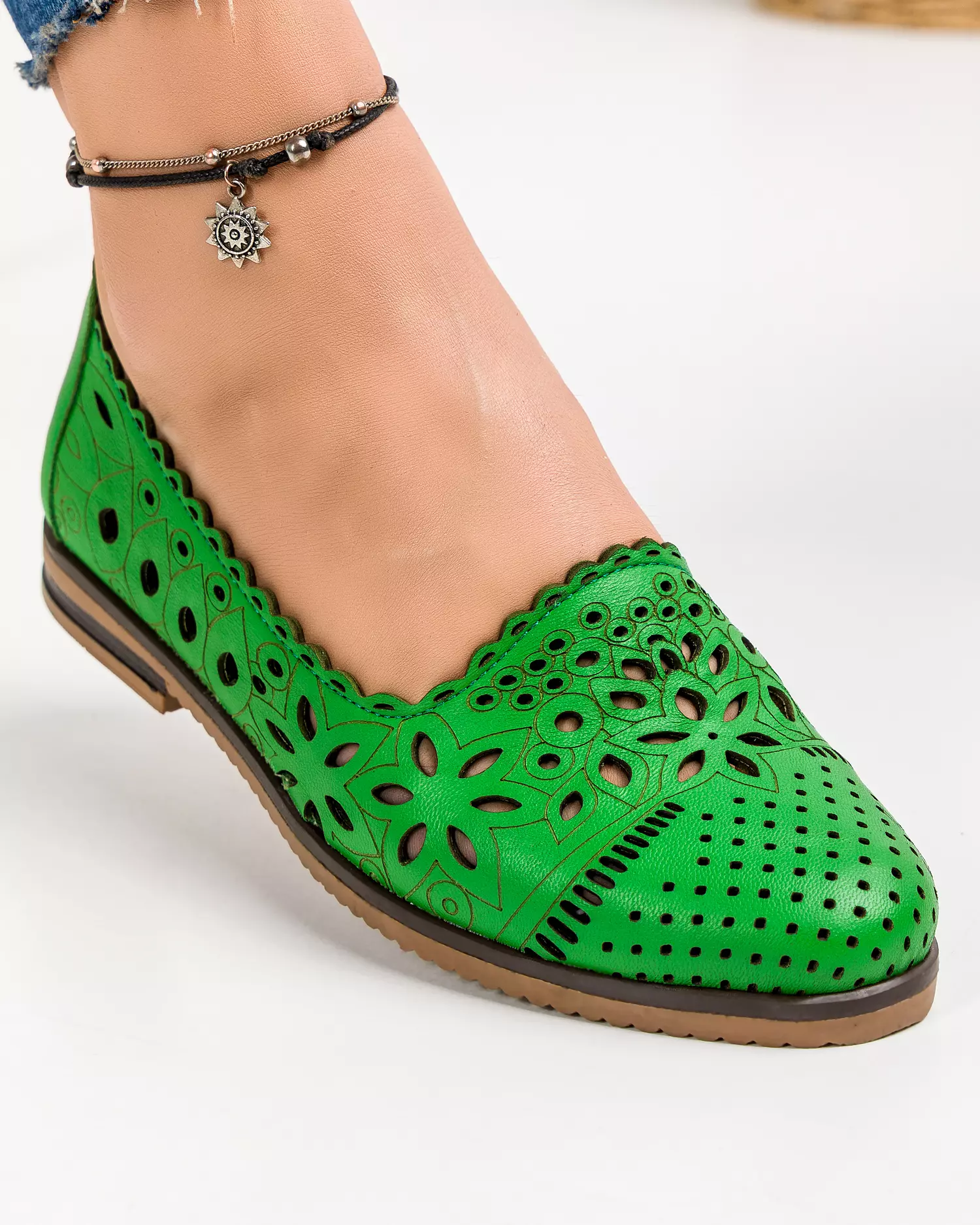 balerini-dama-piele-naturala-verzi-cu-model-perforat-floral-ak2030-50656-2.webp
