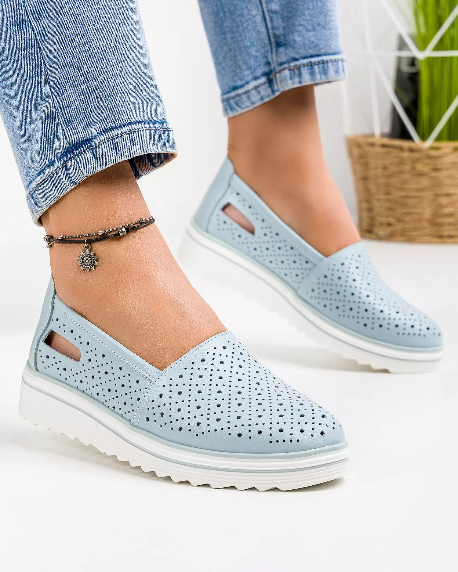 balerini-piele-naturala-albastri-perforati-xh-3003-47452-2.webp