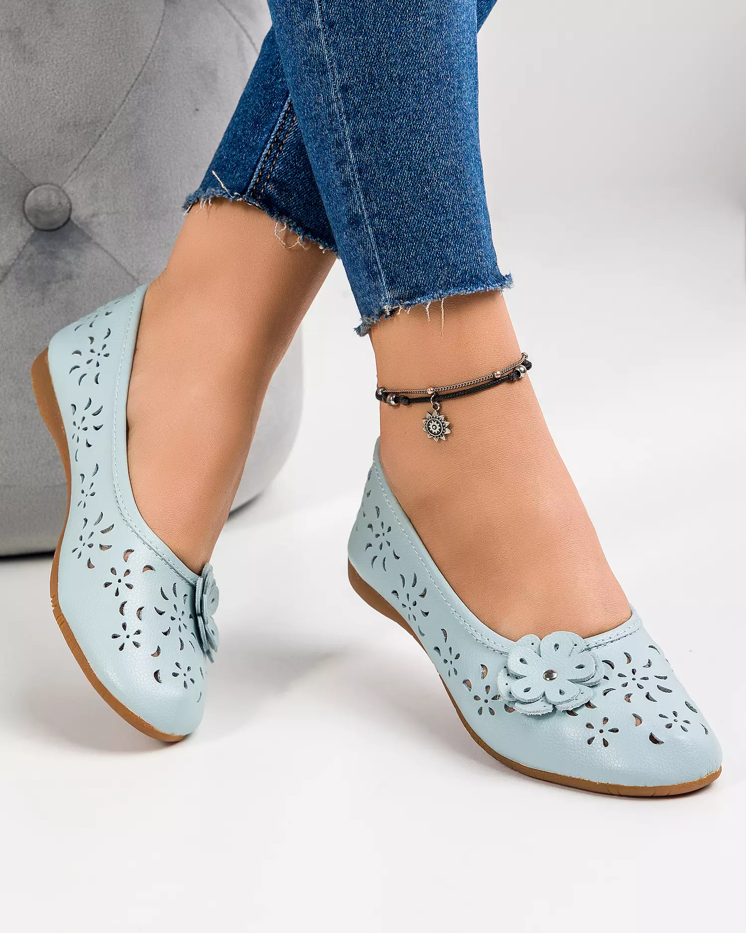 balerini-piele-naturala-cu-model-perforat-si-floare-aplicata-albastri-vk2014-20-50464-2.webp
