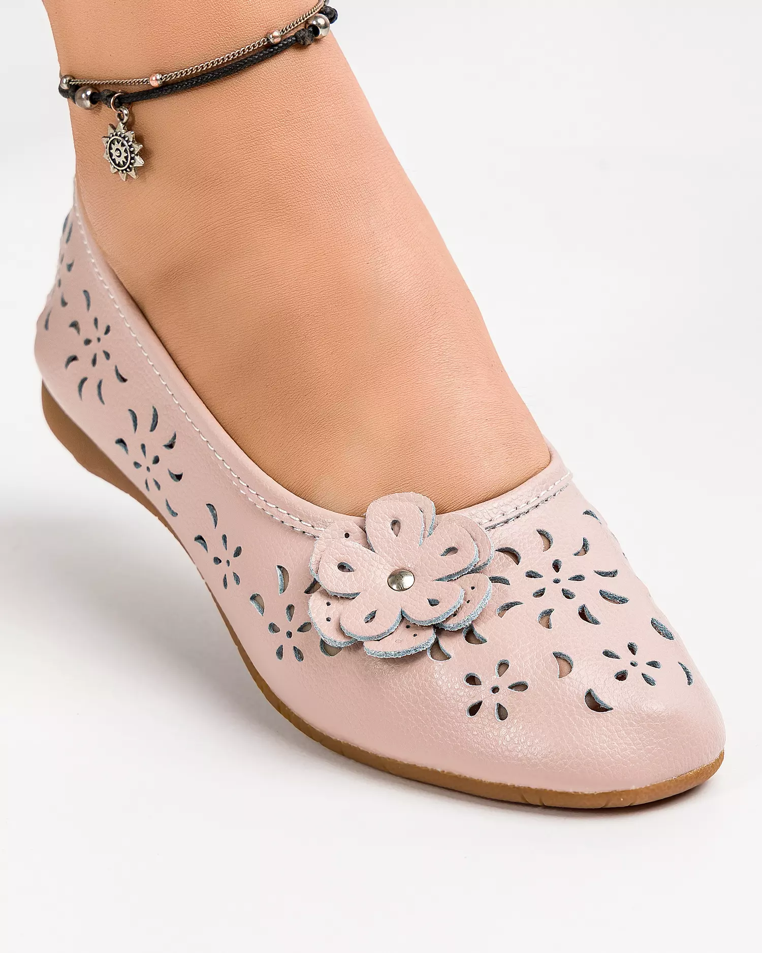 balerini-piele-naturala-roz-cu-model-perforat-si-floare-aplicata-vk2014-20-50461-2.webp