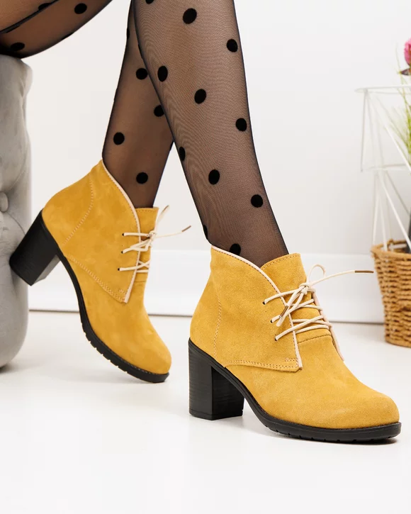 Botine dama piele naturala intoarsa maro deschis cu inchidere sireturi PCI602V