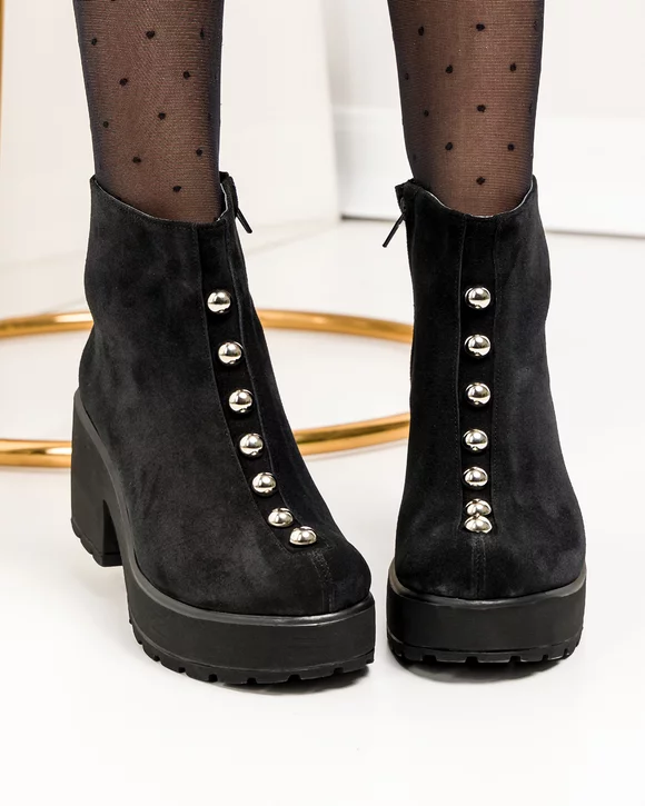Botine dama piele naturala intoarsa negre cu aplicatii metalice si inchidere fermoar POL230